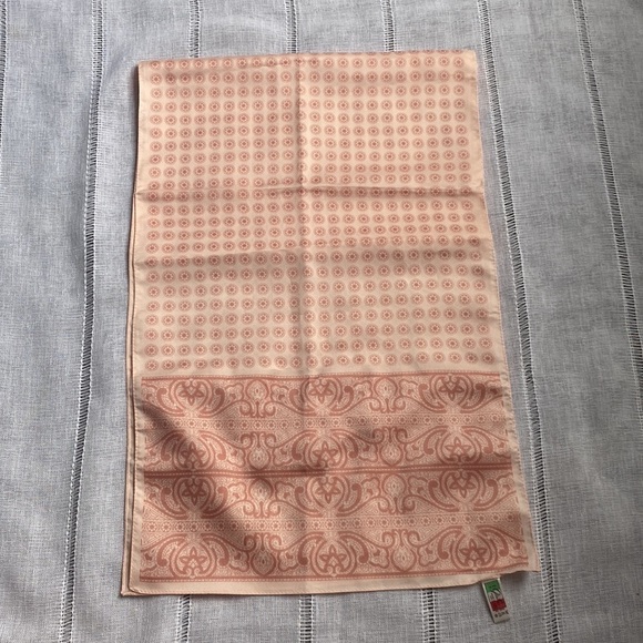 Glentex vintage Italian made scarf in soft pink. - Picture 6 of 10